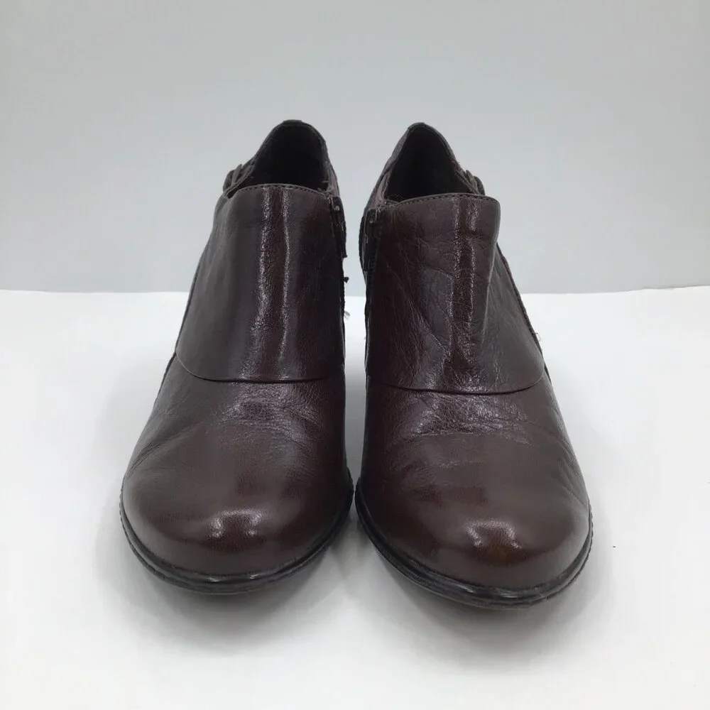 Women's 10M Clarks Bendables Dark Brown Leather Ankle Booties Boots Heels